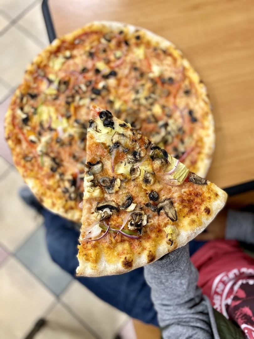 Maya's Gourmet Pizza